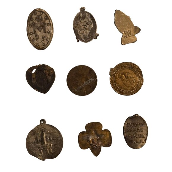 Vintage Religious Medals Pendants Lot Of 9 Jesus Mary Saints Prayer Tokens Etc - Picture 11 of 14